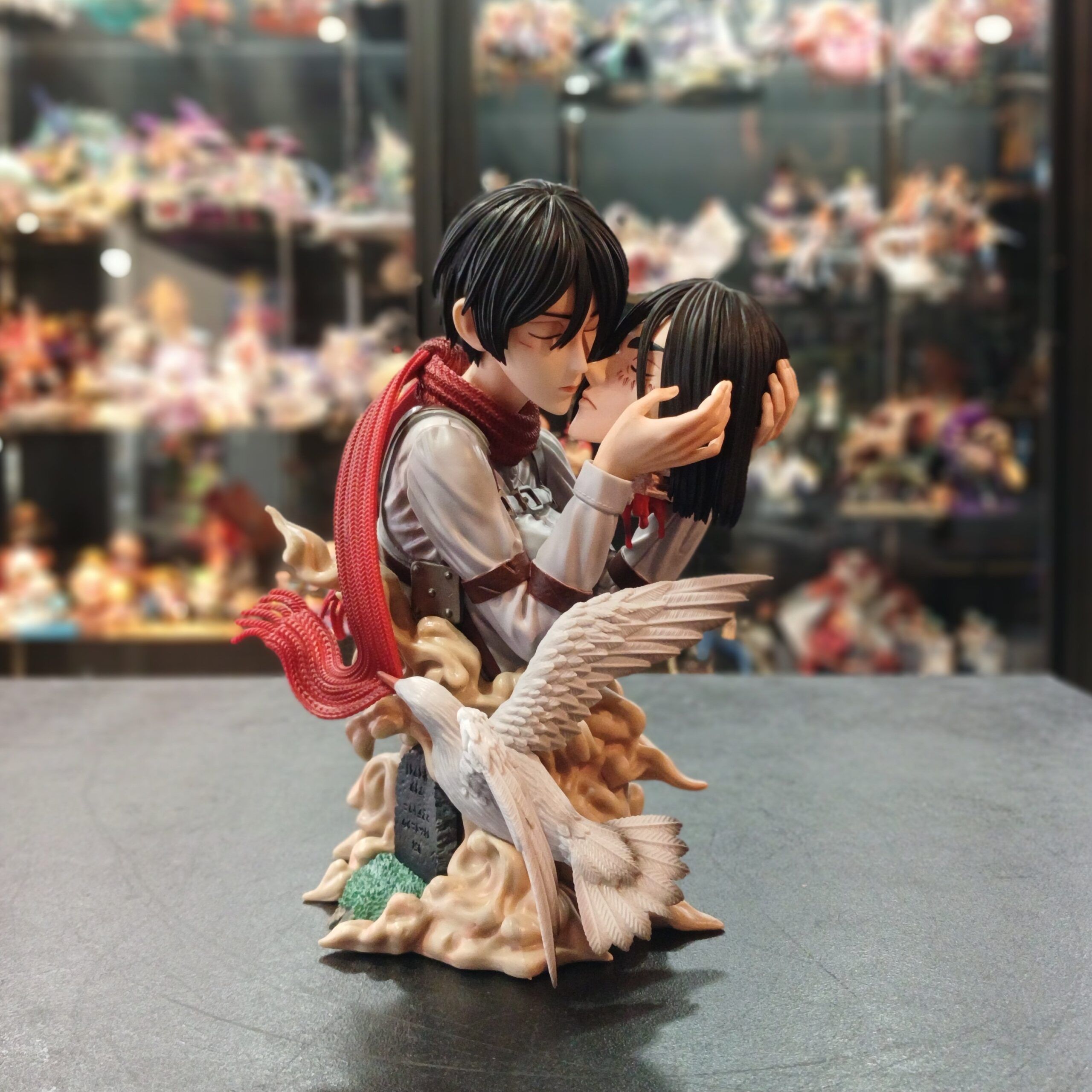 FIGURA MIKASA/EREN-22cm-PVC-HR