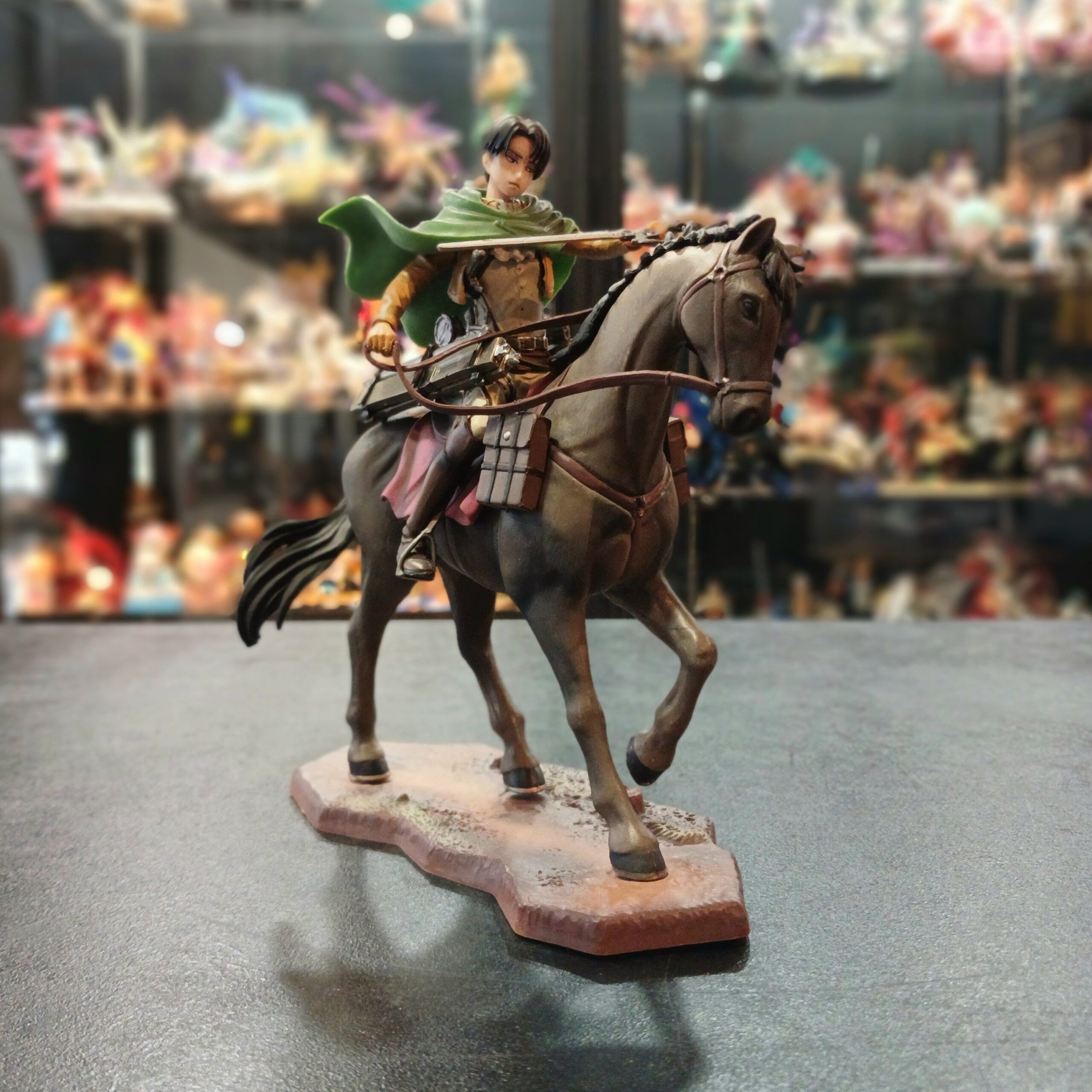 FIGURA LEVI - 18cm - PVC