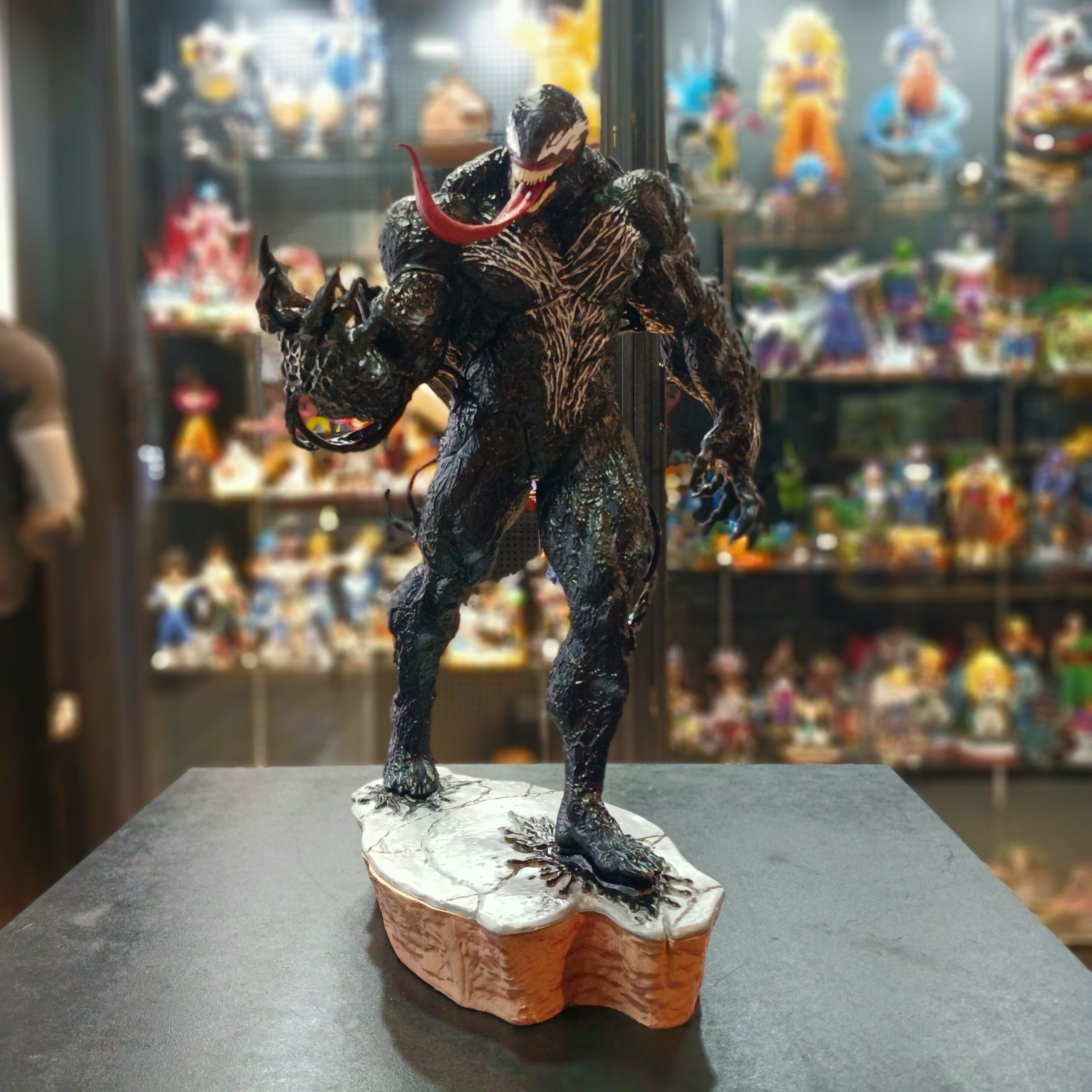 FIGURA VENOM-50cm-PVC-HR