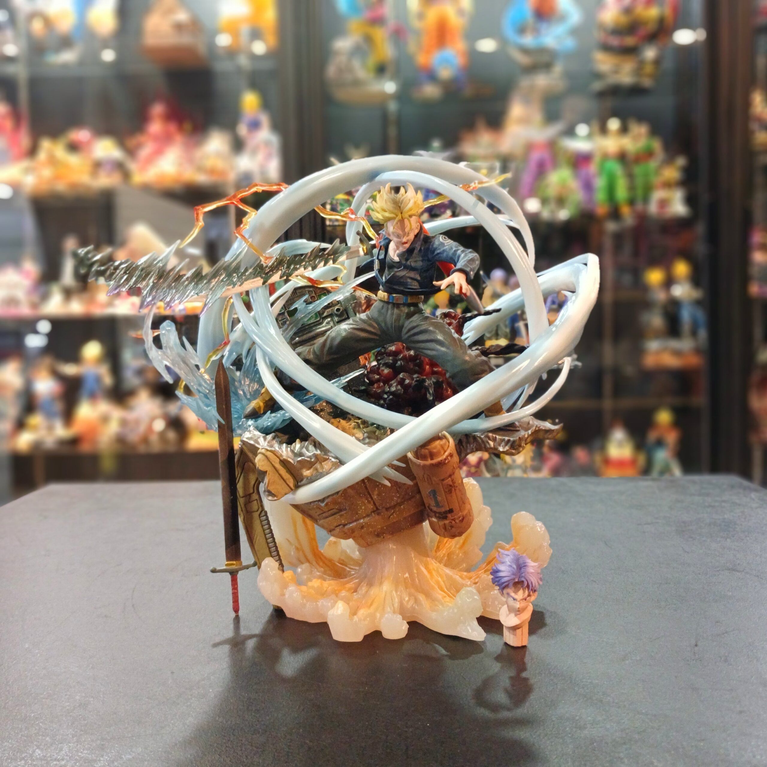 FIGURA DRAGON BALL-TRUNKS-41cm-PVC-HR